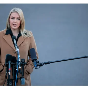 ‘Did That Make Poor KKKaroline Mad??’: Karoline Leavitt Snaps Mid-Briefing and Viewers Swear Her ‘Excuse Me’ Wasn’t Random but Saved for One Reporter