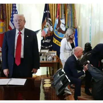 ‘Disgusting!’: Trump Stands Frozen as Guest Collapses in the Oval Office — While Everyone Rushes to Help, Cameras Catch RFK Jr ‘Disgusting!’: Trump Stands Frozen as Guest Collapses in the Oval Office — While Everyone Rushes to Help, Cameras Catch RFK Jr. Doing Something Even Wilder