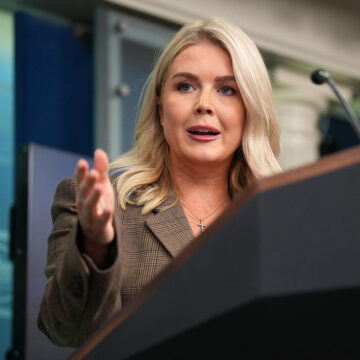‘What a Spin Doctor’: Karoline Leavitt Crashes Out on Reporters After Being Asked About Trump’s Economy, Then One Person in the Room Speaks Up