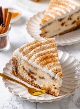 Vegan Cinnamon Roll Cheesecake