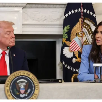 ‘It Pisses Him Off’: Noem’s Inner-Circle Drama Just Blew Up — Then an Explosive Claim Hits the Cabinet and Trump’s Split-Second Reaction Is What Everyone’s Replaying
