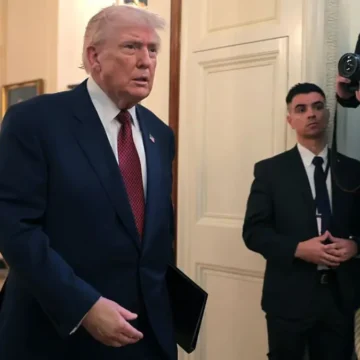 ‘Lost All Credibility’: Trump Can’t Afford Another Abrupt Exit — But Now an Insider in His Ear Wants Him to Fire a Cabinet Member and Deny Her the Dignity of Stepping Down