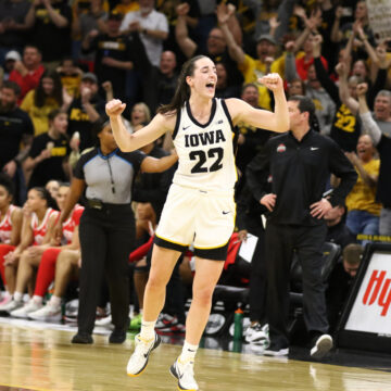 Top 10 NCAA Tournament Upsets in Men’s and Women’s History!