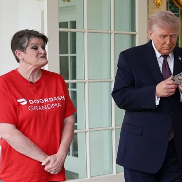 ‘They. Lie. For. A. Living.’: DoorDash PR ‘Crashes Out’ Online as Trump Turns Delivery Into a Staged Stunt — and Leaves Them to Take the Hit
