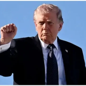 ‘This Is Not Normal’: Trump Puffs Out His Chest, Brags About Being in Control — But One Slip Has Fans Zooming In on What He Hoped Nobody Would Notice