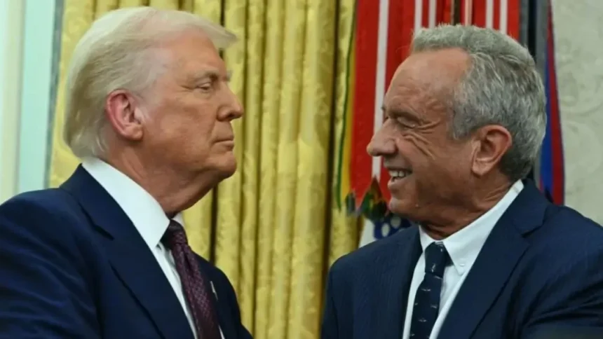 ’Might Be Worse Than Trump’: New Pic of Trump and RFK Jr. Sparks Concern After Eagle-Eyed Viewers Notice the Same Strange Thing About Their Hand