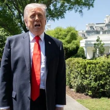 ‘Trash’: Trump Brags About Hosting 100,000 Fans for His Birthday Bash— But Folks Zoom In and Realize the Tiny Lawn Setup Doesn’t Even Come Close ‘Trash’: Trump Brags About Hosting 100,000 Fans for His Birthday Bash— But Folks Zoom In and Realize the Tiny Lawn Setup Doesn’t Even Come Close