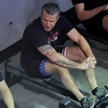 ‘Why Would He Let Someone Post This?’: Pete Hegseth’s Tough-Guy Image Takes a Hit After Cameras Catch an Embarrassing Struggle He Couldn’t Hide ‘Why Would He Let Someone Post This?’: Pete Hegseth’s Tough-Guy Image Takes a Hit After Cameras Catch an Embarrassing Struggle He Couldn’t Hide