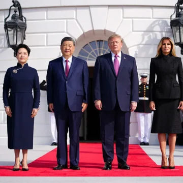 ‘OMG’: Cameras Catch Trump Walking Melania Right Off the Red Carpet During Xi’s Arrival — Then Eagle-Eyed Fans Spot Why