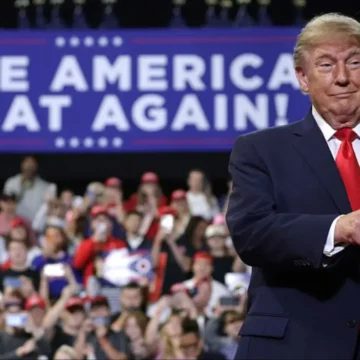 ‘She’s a Legend’: Trump Strokes MAGA Fury as Men Brutally Attack Female Heckler, But Her Three-Word Goodbye Sends the Heat Right Back Where It Belongs ‘She’s a Legend’: Trump Strokes MAGA Fury as Men Brutally Attack Female Heckler, But Her Three-Word Goodbye Sends the Heat Right Back Where It Belongs